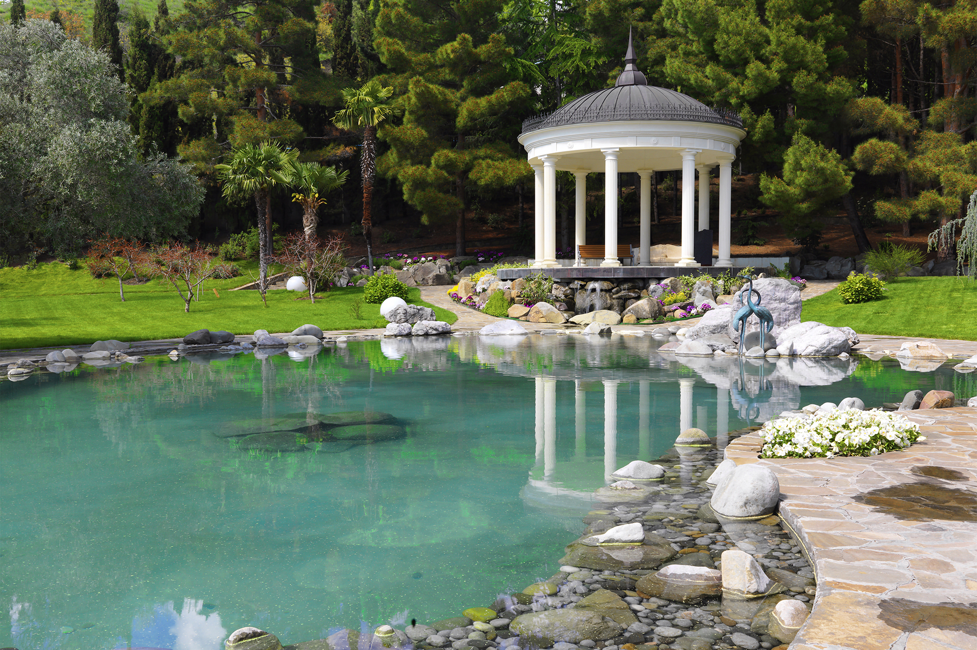 Kerti tó és sziklakert